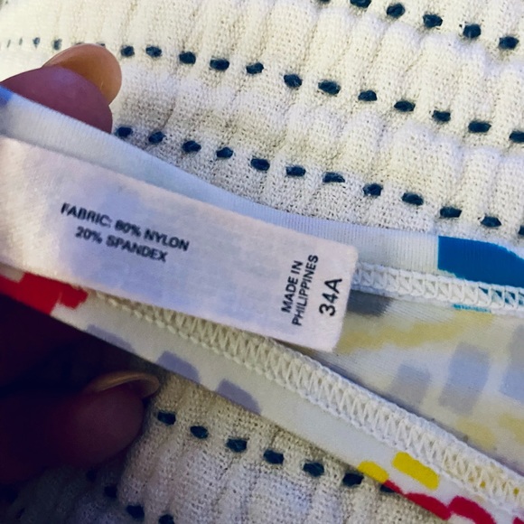 Lot of 3 swimsuit tops sized small - Picture 4 of 13